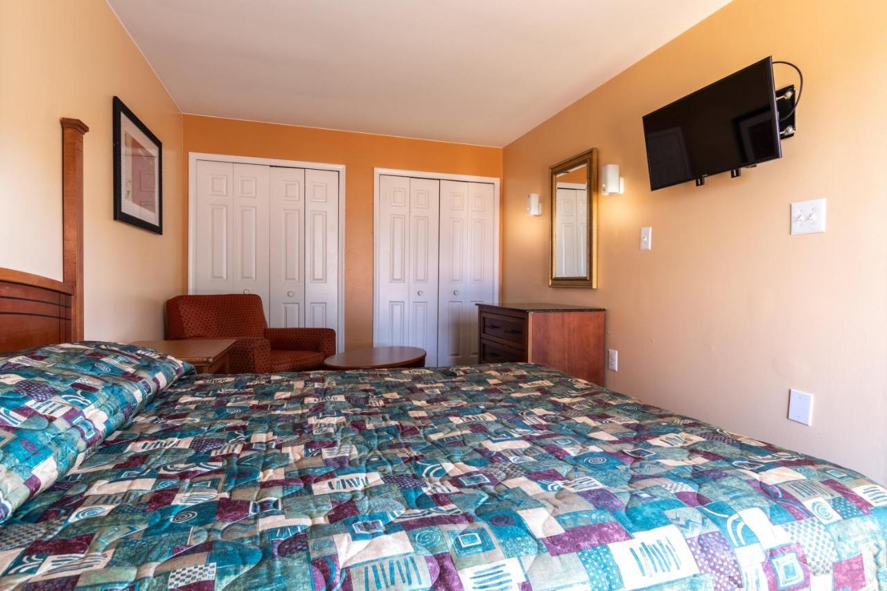 Master Suites Hotel Waldorf Buitenkant foto